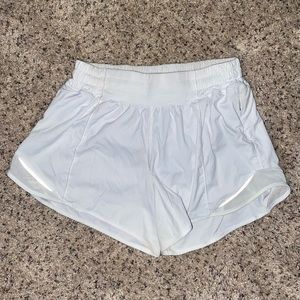 LULULEMON White Shorts 2.5” inseam - Size 6